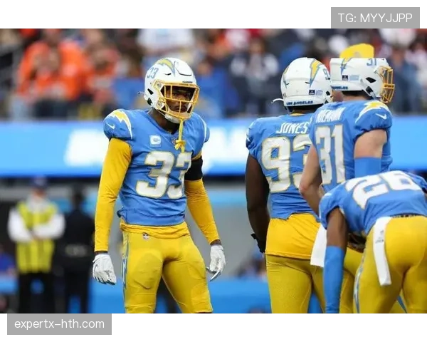 恩里克球队防守策略全面升级,整体协作显著提升防守效率 恩里克球队防守策略全面升级,整体协作显著提升防守效率