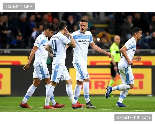 斯卡洛尼战术体系助力球队防守策略提升,表现稳健值得关注 斯卡洛尼战术体系助力球队防守策略提升,表现稳健值得关注