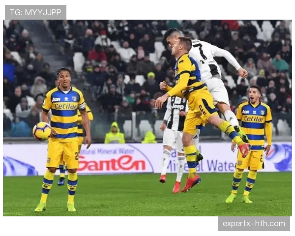 热门足球话题：近期赛事表现与球队状态走势分析